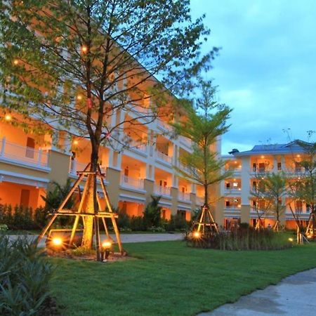 The One Residence Hotel Банкок Екстериор снимка