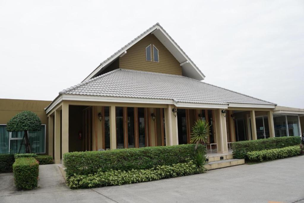 The One Residence Hotel Банкок Екстериор снимка