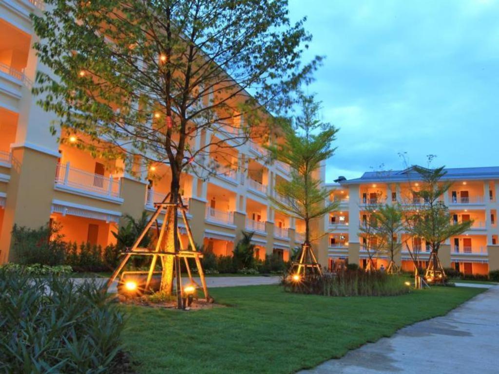 The One Residence Hotel Банкок Екстериор снимка