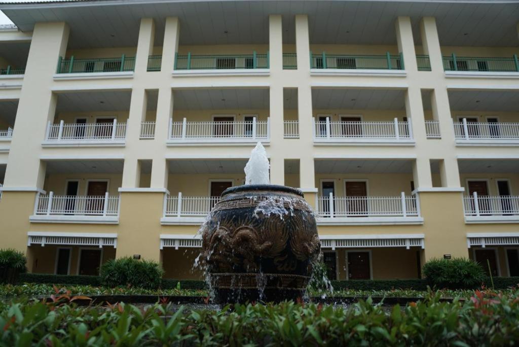 The One Residence Hotel Банкок Екстериор снимка