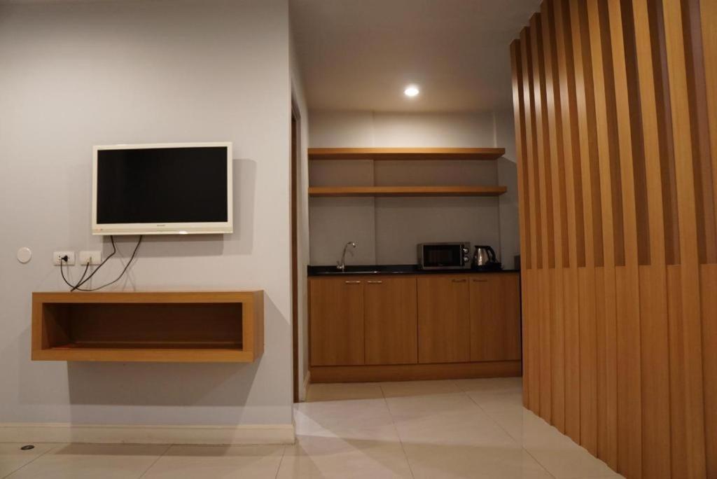 The One Residence Hotel Банкок Екстериор снимка