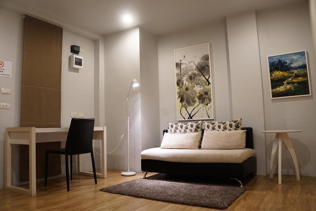 The One Residence Hotel Банкок Екстериор снимка