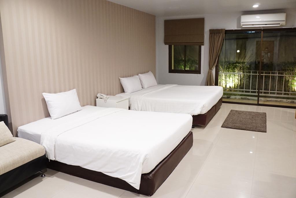 The One Residence Hotel Банкок Екстериор снимка
