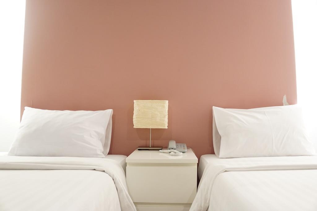 The One Residence Hotel Банкок Екстериор снимка