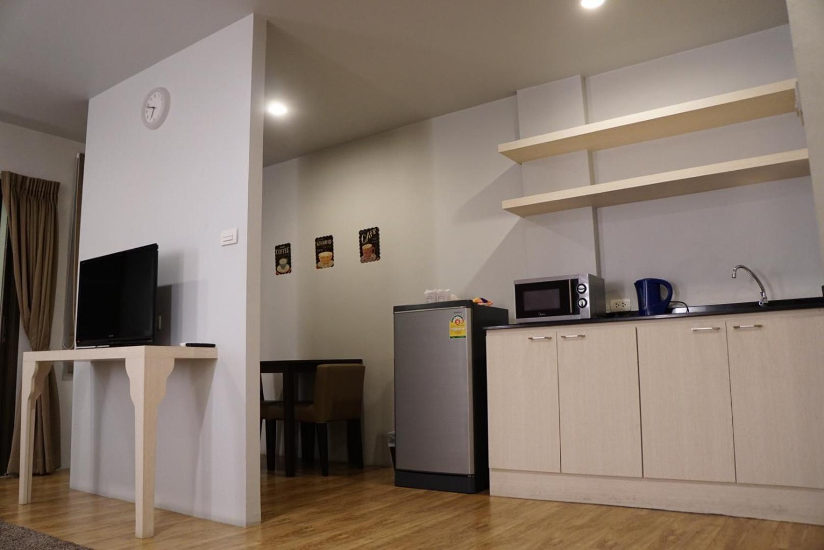 The One Residence Hotel Банкок Екстериор снимка