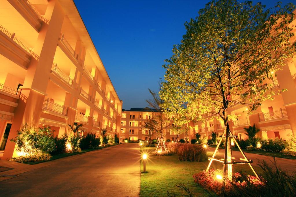 The One Residence Hotel Банкок Екстериор снимка